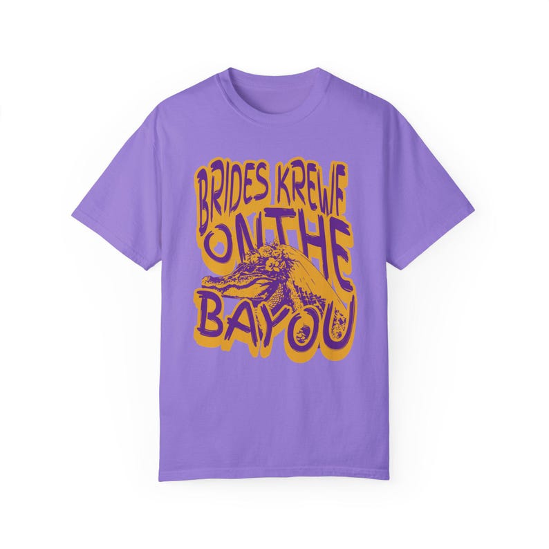 Retro Bayou Bride Alligator T-Shirt: NOLA Bachelorette Tee Violet