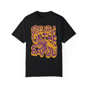 Retro Bayou Bride Alligator T-Shirt: NOLA Bachelorette Tee Black