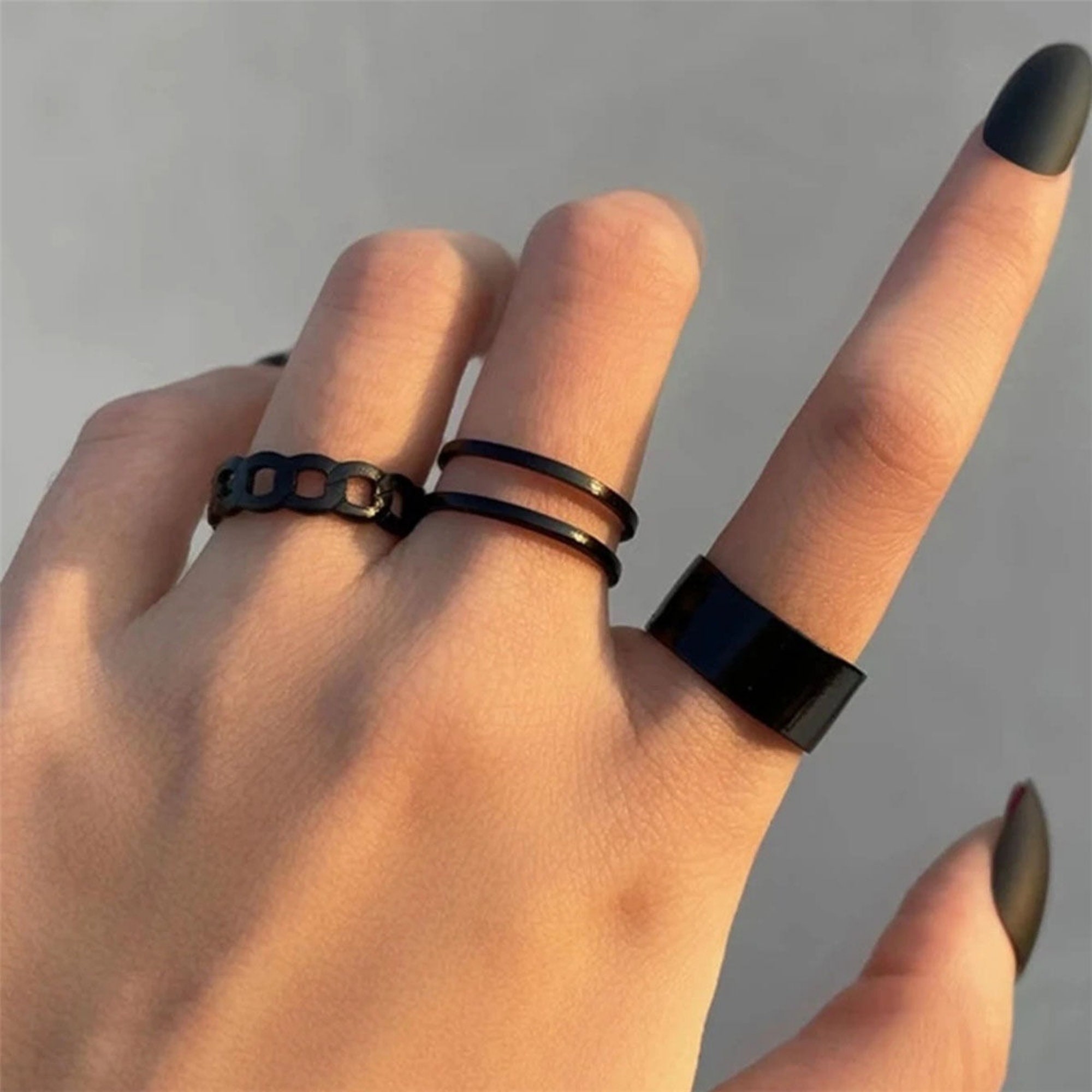 Black on sale knuckle ring