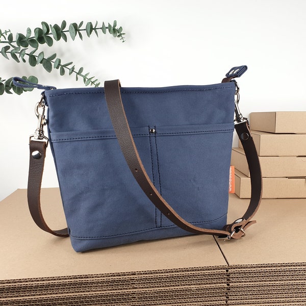 Praktische Crossbody Tasche, kleine Handtasche Damen blau, schlichtes Design, weicher Lederriemen, 425 Gramm leicht, 30 x 22 x 6 cm!