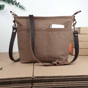Umhängetasche Damen S, Heavy Washed Canvas braun, kleine Schultertasche, Ledergurt, schlichtes Design, 425 Gramm leicht, 30 x 22 x 6 cm!