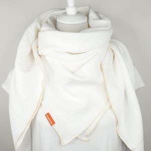 Cloth in creamy white with beige