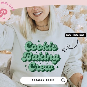 Könnte beinhalten: Ein weißer Pullover mit einer grünen Grafik im Retro-Stil, auf dem "Cookie Baking Crew" steht.