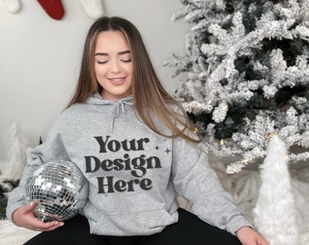 Maqueta de Navidad, Maqueta Sport Grey Gildan 18500, Maqueta de Sudadera con capucha navideña, Maqueta de modelo, Maqueta de sudadera con capucha de Navidad, Maqueta de Navidad retro