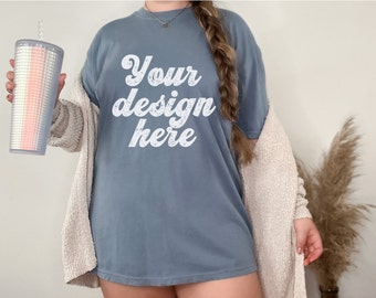 Comfort Colors 1717 Tシャツモックアップ、オーバーサイズブルージーンズ（デジタルダウンロード）