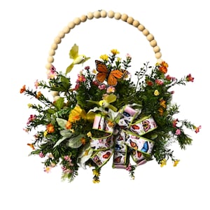 Schmetterling Frühlingskranz: Handgemachte Blumenkranz für Gartentür