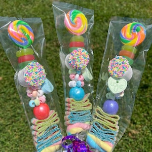 6 Large Unicorn Candy Kabobs with FREE personalized tags, Birthday Party Favor, Party Treats, Candy Table