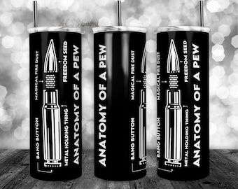 Puede incluir: Tres vasos negros y blancos con un gráfico de una bala y el texto "Anatomy of a Pew" con las palabras "Bang Button", "Magical Fire Dust", "Metal Holding Thing" y "Freedom Seed" en cada vaso.