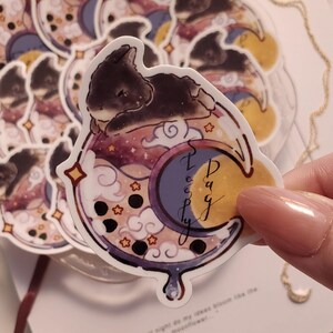 Sleepy Day Kuro Brötchen | Süßer Boba-Hase | Holographische Vinyl-Aufkleber | Wetterfester Vinyl-Aufkleber | Mondfest Hase 2023