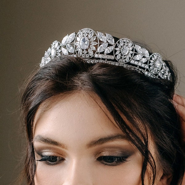 Gorgeous Wedding Crown, Wedding tiara, Swarovski Crystals Tiara, Wedding Headpiece, Swarovski tiara for bride  - Ezra