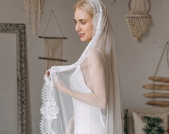 Bridal mantilla veil, READY TO SHIP, 1 tier Chantilly Lace veil, Soft delicate off white wedding veil, Mantilla veil - Rowan