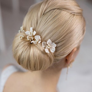 Pearl Hair comb, Wedding hair clip, Hair accessory Pearl, Bride accessories set, Bridal headpiece floral, White flower hair clip - Abbi