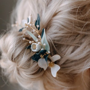 Flower hair comb, Bridal teal hair accessory, Bridesmaids hairpiece, Something blue, Wedding hair piece, Turquoise hair clip blue - Alla