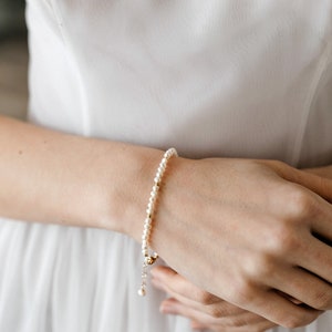 Freshwater Baroque Pearl Bracelet, Bridal Jewelry, Minimalist Gold Clasp - Phoebe