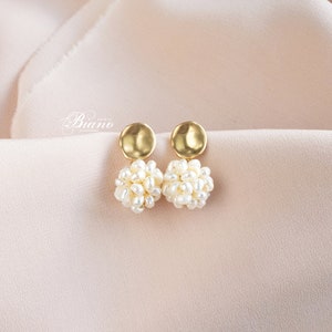 Gold earrings pearl, Wedding Earrings, Bridal earrings, Freshwater pearl cluster earrings, Pearl jewelry, Delicate earrings - Harmony