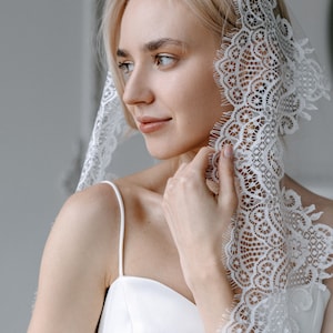 Bridal lace veil, Mantilla veil ivory, Chantilly lace veil ivory, Wedding veil, Long Lace Mantilla, Ready to ship - Alayna