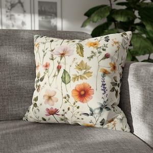 Vintage Pressed flower Square Pillow, Wild Flower Pillow, Throw Pillow, Vintage Flower, Botanical Pillow, Cottagecore Pillow, Botanical Gift