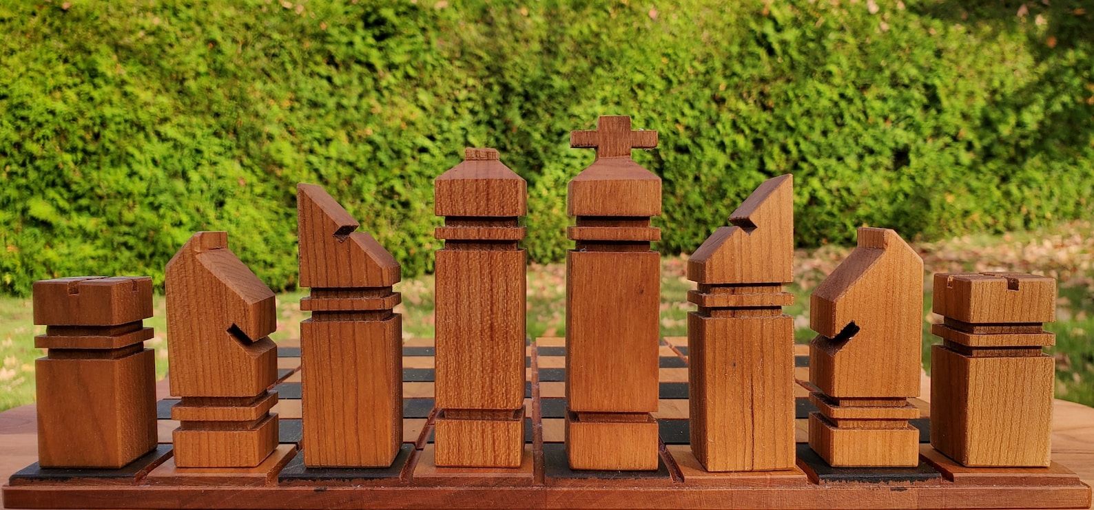 Cutfouwe Jeu D’Échecs Magnétique En Bois 41x41x8 Cm – Pièces Avec Aimants, 2 Reines Supplémentaires, Tiroirs De Rangement, Dès 6 Ans
