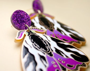 THROUGH THE DARKNESS ++ gold statement acrylic earrings oldschool style tattoo vintage gold punk moth insect butterfly laser cut