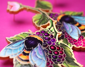 GIMME A BREAK ++ large golden statement acrylic earrings oldschool tattoo gold raspberry blackberry bumble bee berry flower fruits insect