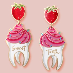 SWEET TOOTH ++ gold statement acrylic earrings oldschool gift tattoo vintage gold punk rockabilly candy cream sweets strawberry