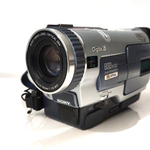Caméscope Sony Handycam DCR-TRV235E Digital8 Y2K (bon état)