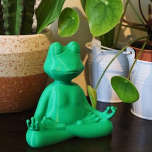 Meditating frog figurine, zen frog statue, yoga ornament, toad, plant companion, Meditation Decor, Spiritual Gift, 3D printed