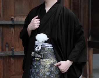 Conjunto de peças de quimono preto masculino tradicional