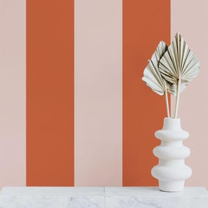 Carta da parati a righe rosa e arancione sangue / Stacca e attacca / Tradizionale / Boho / Retro / Luminoso / Strisce