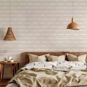 Carta da parati a righe semplici e neutre con stampa tratteggiata in bianco e marrone chiaro / Stacca e attacca / Tradizionale / Fattoria / Semplice / Boho