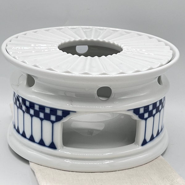 Royal Tettau Tea Warmer, Alt Friesland Pattern, Bavaria, Germany