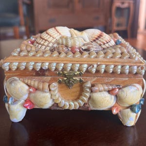 Seashell Treasure Box / Trinket Box, Vintage