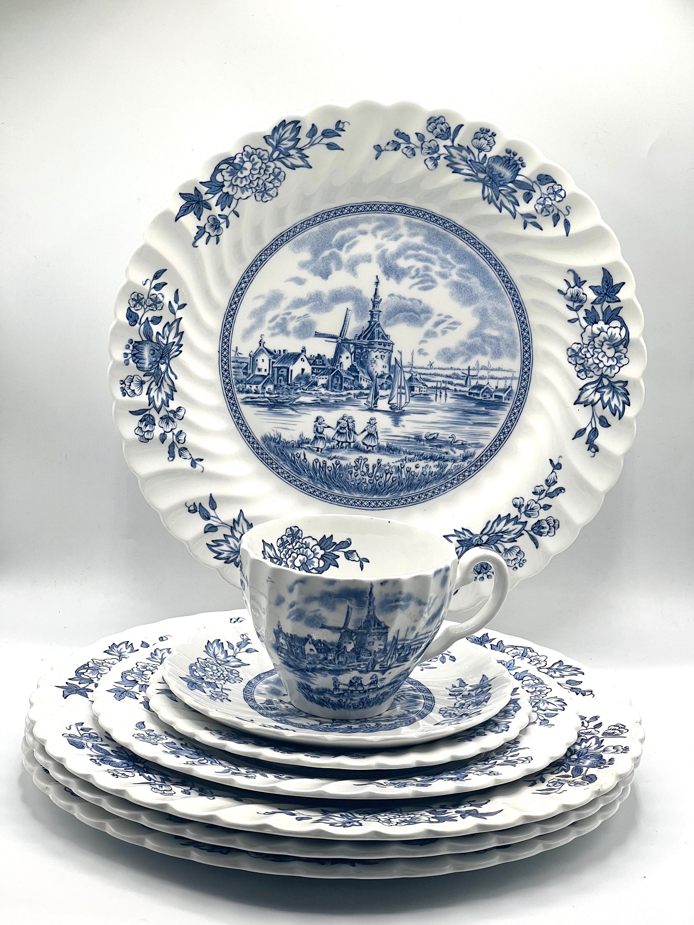 Johnson Brothers　2点セット Two Vintage Johnson Bros. Sylvan Semi-Porcelain 9” Inch