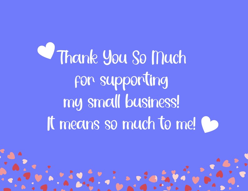 Puede incluir: Un fondo azul con texto blanco que dice "Muchas gracias por apoyar mi peque&ntilde;o negocio! Significa mucho para m&iacute;!" Hay corazones blancos a cada lado del texto y un borde de corazones rosas y rojos en la parte inferior.