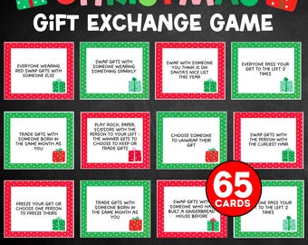 Könnte beinhalten: Ein Weihnachtsgeschenke-Austauschspiel mit 65 Karten. Die Spielkarten haben einen roten und grünen Rand mit verschiedenen Anweisungen wie "Geschenke tauschen" und "Geschenke tauschen". Die Worte "Weihnachtsgeschenke-Austauschspiel" stehen oben.