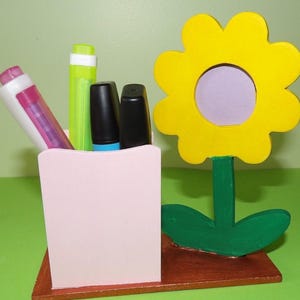 POT A CRAYONS