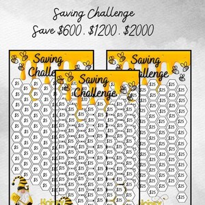 Könnte beinhalten: Drei druckbare Spar-Challenge-Diagramme mit einem Bienen- und Waben-Thema. Jedes Diagramm ist für das Sparen von 600 €, 1200 € oder 2000 € konzipiert. Die Diagramme haben ein gelbes und schwarzes Farbschema mit dem Wort "Honey" unten.