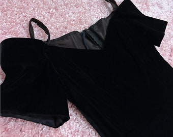 Vintage 90s black velvet evening gown size 9-10