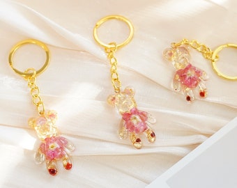 Real Dried Flower Gold Flake Bear Keychain, A Cute Charm for Keys and Bags, Nature-Inspired Accessories, Handcrafted Keepsake Keyring Gift