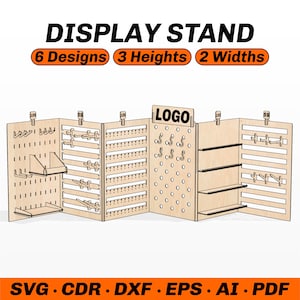 Puede incluir: Un expositor de madera con múltiples paneles, ganchos, estantes y un panel central para un logotipo. El texto "DISPLAY STAND" está en la parte superior, con detalles sobre diseños, alturas y anchos. El texto inferior incluye formatos de archivo.