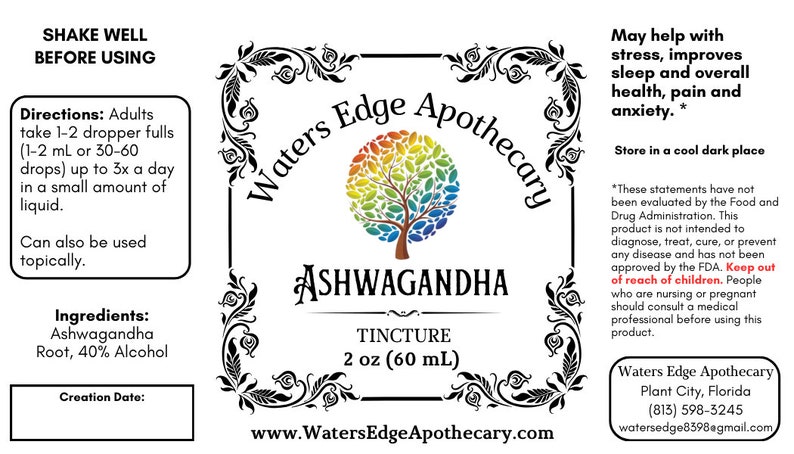 Puede incluir: Una etiqueta para un frasco de 60 ml de tintura de Ashwagandha de Waters Edge Apothecary. La etiqueta presenta una ilustraci&oacute;n de &aacute;rbol colorido y el texto "Puede ayudar con el estr&eacute;s, mejora el sue&ntilde;o y la salud general, el dolor y la ansiedad.*".