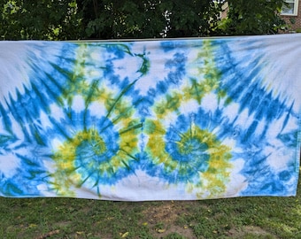 Double Swirl Tie Dye Beach Towel