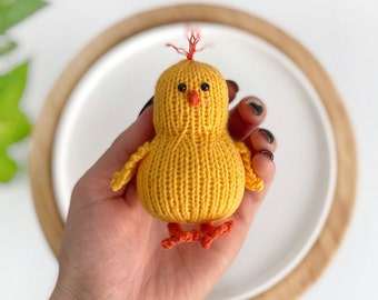 Easter chick easy knitting pattern on two straight needles