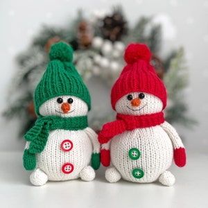 Snowman knitting pattern on two straight knitting needles for Christmas decor