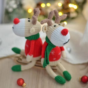 Christmas deer knitting pattern on two straight knitting needles for Christmas tree decor