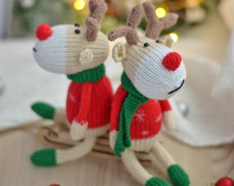 Christmas deer knitting pattern on two straight knitting needles for Christmas tree decor