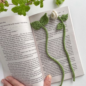 Knitting pattern of cute floral bookmarks for women