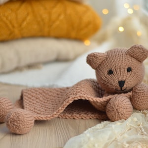 Bear baby comforter KNITTING PATTERN on two straight knitting needles