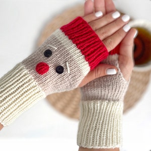 KNITTING PATTERN Fingerless gloves for women