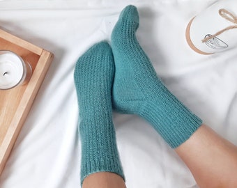 Socks Knitting Pattern PDF, Easy Textured Socks Tutorial, Beginner Knit Socks Design, Ribbed Anklet Socks Pattern, Video Support, Sizes 5-11